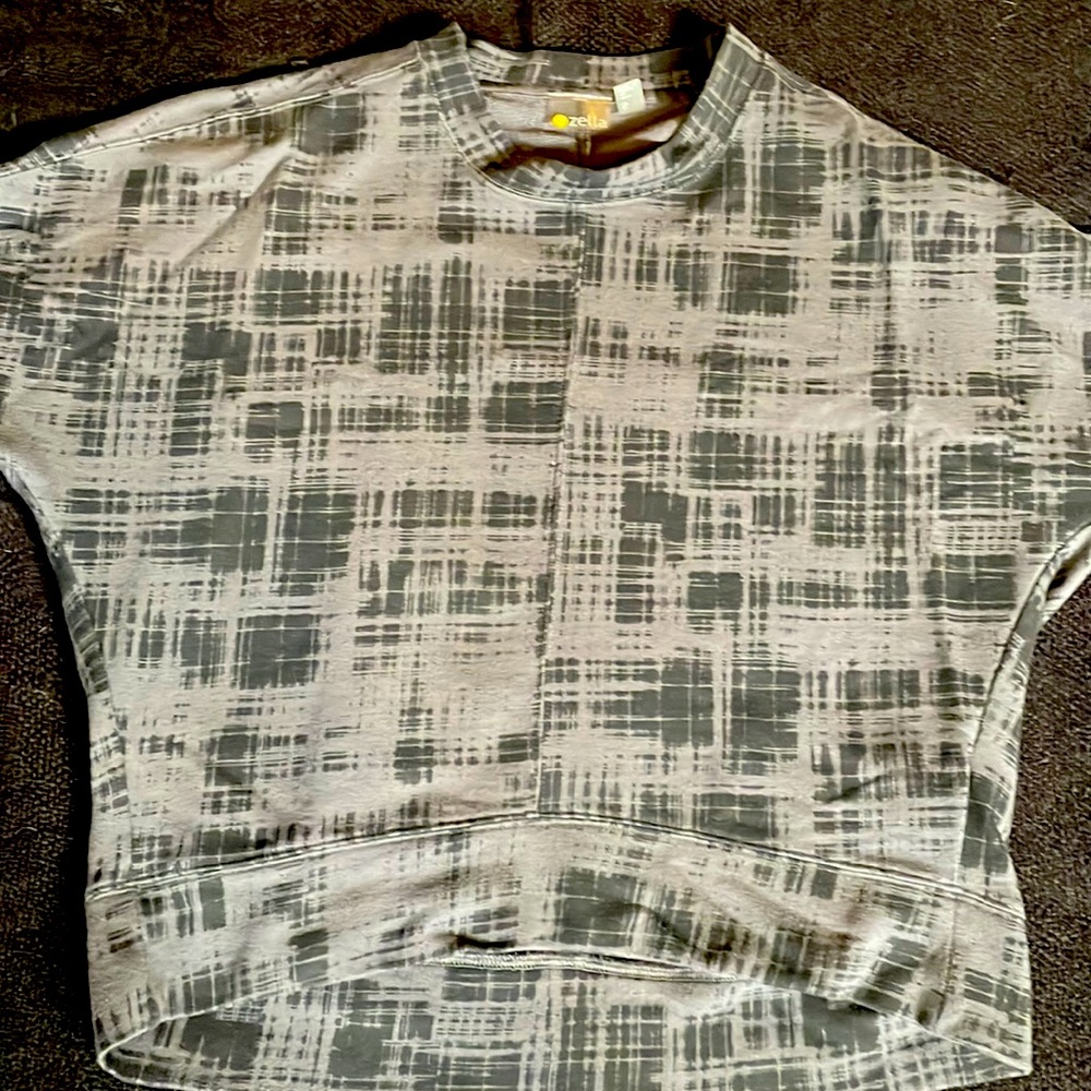 Zella sweatshirt, small, black and gray graphic print
